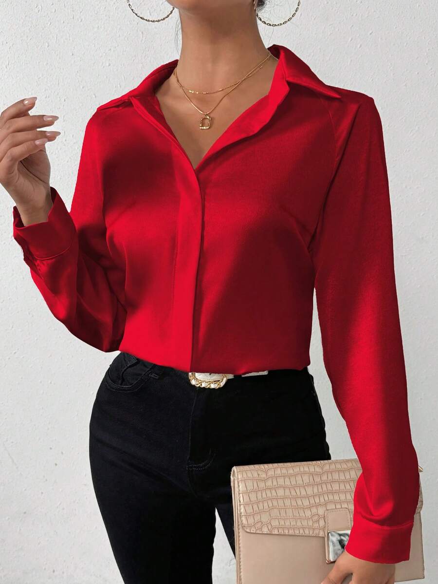 SHEIN Clasi 大码女式纯色缎面简约不对称下摆衬衫 - 紅色 - 查看 1