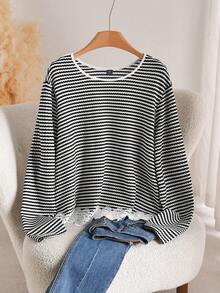 SHEIN Cosyjoi Plus Size Women Lace Patchwork Asymmetric Hem Round Neck Long Sleeve T-Shirt - Black - View 2
