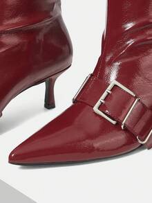 MOTF 女士短靴，尖头，细高跟，直筒，带扣细节 - 酒紅色 - 查看 6