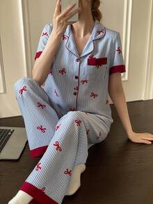 Napfluff 撞色蝴蝶结条纹印花翻领红色纽扣短袖上衣和裤子睡衣套装，春夏服装，蓝色条纹睡衣套装 - 藍色 - 查看 2