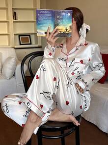 SHEIN Conjunto de pijama de manga larga con cuello de solapa y estampado de letras y corazones de seda sintética - Blanco - Ver 1