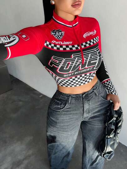 SHEIN SXY Camiseta corta de manga larga con cuello alto y cremallera, con estampado de letras, color rojo, estilo Y2K, ropa urbana, para conciertos, camiseta gráfica, para mujeres aficionadas a los coches de carreras y las motocicletas, crop tops gráficos para mujeres, para clubes