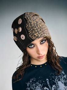 ROMWE Goth 1件 Y2K Baddie 复古黑色拼接豹纹纹理多图案徽章装饰设计宽松针织帽，时尚简约女士针织帽，适合日常、约会、购物、旅行等场合。 - 黑色 - 查看 3