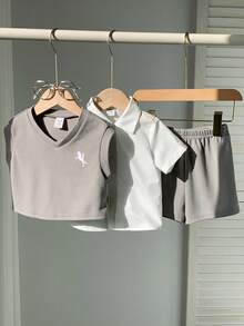 SHEIN 男婴灰色无袖背心、白色短袖开衫和休闲短裤三件套，男士休闲套装，适合上学、外出和居家穿着，春夏皆宜。 - 灰色 - 查看 3