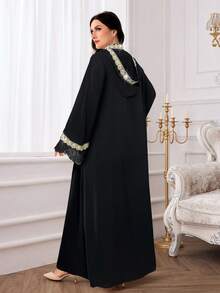 Al Najma 大码女式撞色蕾丝长袖连帽阿拉伯风格连衣裙 - 黑色 - 查看 2