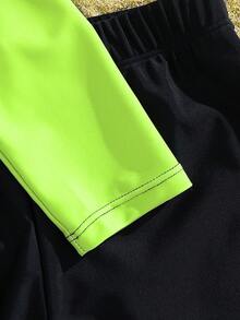 SHEIN Tween Boy Casual Minimalist Yellow & Black Ombre Rash Guard & Swim Trunks Set, Suitable For Summer - Green - View 4