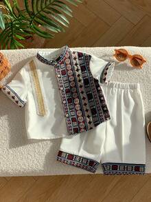 SHEIN 2pcs/Set Baby Boy White Summer Modest Party Wedding Guest Al-Adha Gold Ribbon Geometric Pattern Short Sleeve Shirt & Shorts Arab Dress Party Wear - Multicolor - View 2