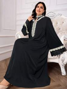 Al Najma 大码女式撞色蕾丝长袖连帽阿拉伯风格连衣裙 - 黑色 - 查看 4