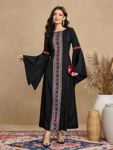 Al Najma 优雅几何印花喇叭袖阿拉伯风格连衣裙，女士款，适合日常通勤和复古场合。 - 黑色 - 查看 4