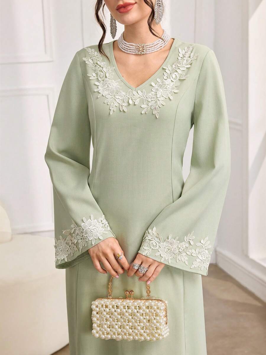 Al Najma 女士优雅V领贴花拼接喇叭袖系腰长款阿拉伯风格连衣裙 - 綠色 - 查看 1