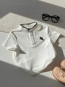 SHEIN Baby BoyCasual Cute Versatile White Collar Short Sleeve Polo Shirt(Excluding Pants), Suitable For Birthday Party, Evening Party, Performance, Wedding, Baby Shower, One-Month Celebration, One-Year-Old Celebration, Daily Outings, Indoor Activities, And School Baby Boy Clothes Polo - White - View 4
