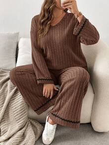 SHEIN Frenchy 大码V领罗纹波浪下摆宽松T恤和直筒休闲裤套装 - 棕色 - 查看 4