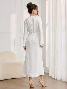 Al Najma 时尚新款重工刺绣领口奢华提花阿拉伯连衣裙 - 白色 - 查看 2