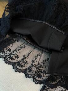 GlowEve CURVE 大码女式纯色纽扣蕾丝下摆无袖优雅衬衫 - 黑色 - 查看 7