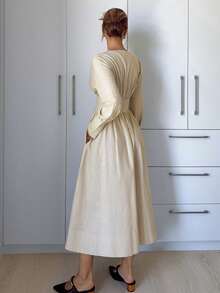 Siren Gaze 女士V领收腰A字连衣裙，秋冬款 - 杏色 - 查看 2