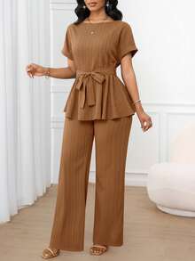 SHEIN Lady 女士纯色休闲优雅通勤提花面料两件套，宽松腰身A字下摆，短袖上衣搭配宽松直筒裤，适合春、夏、秋季穿着，可作度假装、女士办公室装、返校装、教堂装、外出装、机场通勤装等。 - 卡其色 - 查看 5