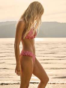 Aralina Bộ bikini tam giác xếp nếp vải gingham kiểu Tây dành cho kỳ nghỉ hè tại khu nghỉ dưỡng kèm túi đựng đồ bơi - Đỏ - Xem 5