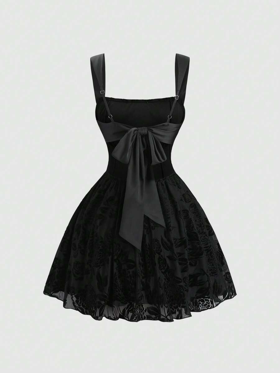 Sweetra 女士新款复古优雅酒红色假日派对及日常百搭天鹅绒花卉拼接缎面露背系带方领收腰无袖连衣裙 - 黑色 - 查看 1