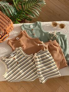 SHEIN Bộ 6 món cho bé trai mùa hè, kiểu dáng thường ngày, dễ thương, đa năng, gồm áo vest dệt kim kẻ sọc trang trí và quần short có nút cài, bộ áo vest nhiều màu sắc, bộ đồ mùa hè cho bé, bộ đồ thường ngày cho bé, quần áo mùa hè cho bé. - Nhiều màu - Xem 1