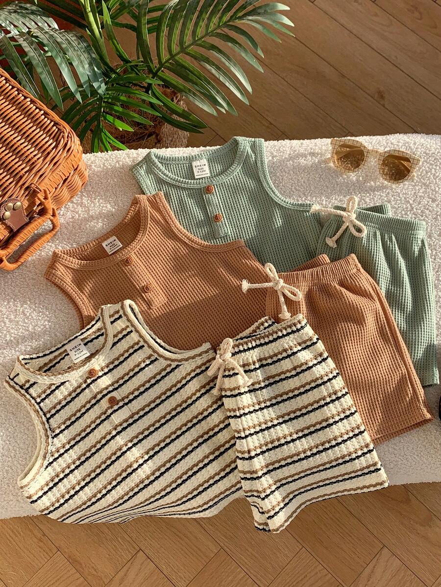 SHEIN Bộ 6 món cho bé trai mùa hè, kiểu dáng thường ngày, dễ thương, đa năng, gồm áo vest dệt kim kẻ sọc trang trí và quần short có nút cài, bộ áo vest nhiều màu sắc, bộ đồ mùa hè cho bé, bộ đồ thường ngày cho bé, quần áo mùa hè cho bé. - Nhiều màu - Xem 1