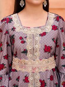 SHEIN Tween Girl Vintage Square Collar Lace Patchwork Sheer Floral Print Flare Sleeve Waist Maxi Dress - Elegant And Fashionable Golden Lace Decor Highlights Graceful Elegant; An Exquisite Design Inspired By Middle Eastern Style Dress Maxi Dresses For Women Floral Print Maxi Dress Modest Full Sleeve Dress - Multicolor - View 5