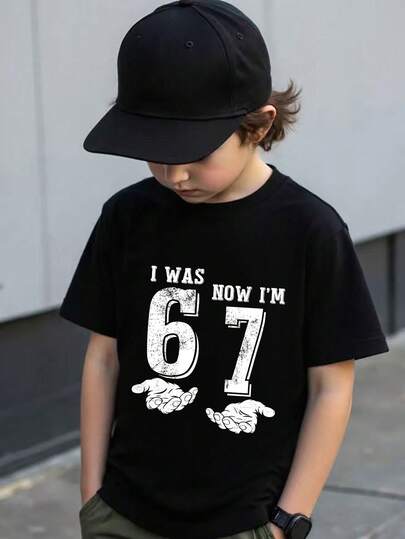 Minimalistisk t-shirt med "67"-tryck och kortärmad rund hals för småbarn, lämplig för utflykter, svart kortärmad topp "Jag var 6, nu är jag sju", present till 7-årsdagen, vår/sommar