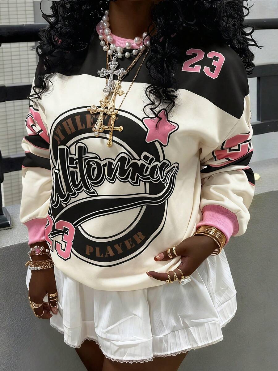 Rovax Áo nỉ cổ tròn in kỹ thuật số huy hiệu chữ và số cổ điển Y2K Streetwear dành cho nữ - màu đen - Xem 1