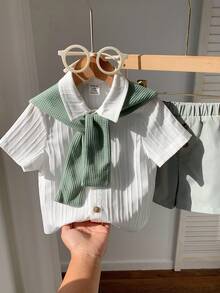 SHEIN Mua 2 tặng 1! Bộ 3 món áo sơ mi sọc tay ngắn dễ thương cho bé trai, quần short xanh lá cây và khăn choàng, phong cách quý ông thích hợp cho tiệc sinh nhật, tiệc tối, biểu diễn, đám cưới, tiệc chào đón em bé, tiệc mừng 1 tháng tuổi, tiệc mừng 1 tuổi, mùa xuân/hè - màu xanh lá - Xem 8