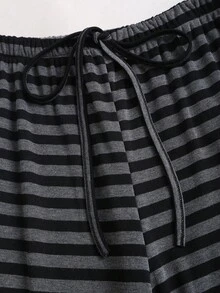 Sweetra 2件套女士休闲黑灰条纹通勤风针织修身T恤和阔腿低腰裤套装，春夏款 - 黑色 - 查看 4