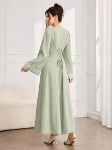 Al Najma 女士优雅V领贴花拼接喇叭袖系腰长款阿拉伯风格连衣裙 - 綠色 - 查看 2