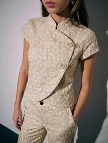 Nöista Ensemble top à manches courtes avec motif géométrique et pantalon large avec boutons chinois détaillés ; un ensemble coordonné de deux pièces adapté aux tenues de vacances de printemps, aux ensembles sur mesure, aux looks élégants ; approprié pour les tenues d'été, les tenues de vacances de printemps, les événements élégants. - Champagne - Voir 6
