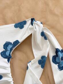 Soleia Blus Wanita Motif Bunga dengan Detail Lipatan di Bagian Depan dan Bahu Berkerut, Cocok untuk Karnaval, Pernikahan & Acara Lainnya - MultiWarna - View 3