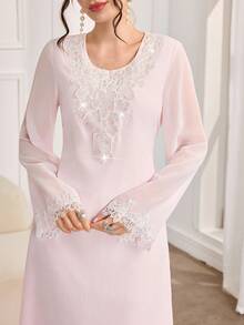 Al Najma 女士优雅、奢华、精致的日常/通勤连衣裙，饰有刺绣、亮片、仿亮片、蕾丝拼接细节，粉色阿拉伯风格 - 淺粉色 - 查看 5