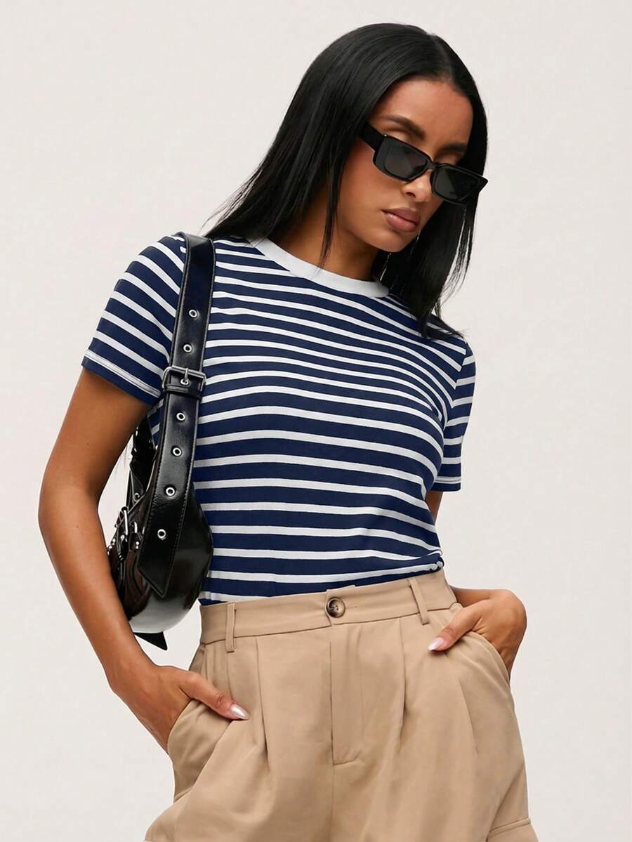 SHEIN BASICS 圓領短袖休閒條紋印花T恤，夏季百搭