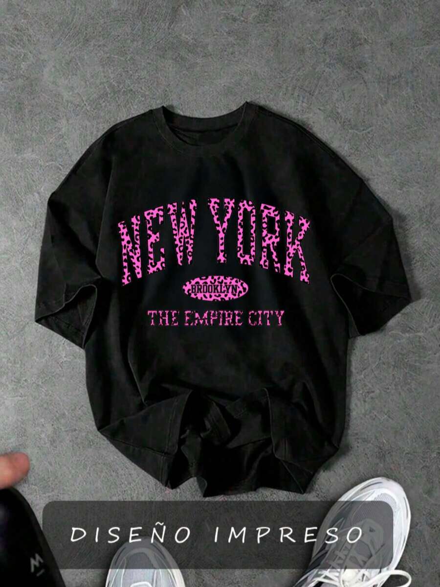 Playera Estampada New York con Patrón Animal Print Rosa para Mujer, Urbana, Moderna y Cómoda - Negro - Ver 1