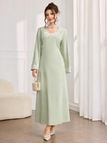 Al Najma 女士优雅V领贴花拼接喇叭袖系腰长款阿拉伯风格连衣裙 - 綠色 - 查看 4