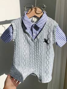 SHEIN 新生儿男女宝宝撞色蓝条纹短袖针织连体衣，舒适百搭时尚休闲装，适合室内、室外、日常、运动、玩耍、派对、拍照、度假等场合。