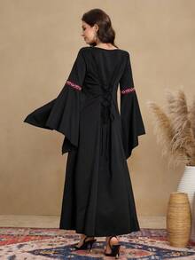 Al Najma 优雅几何印花喇叭袖阿拉伯风格连衣裙，女士款，适合日常通勤和复古场合。 - 黑色 - 查看 2