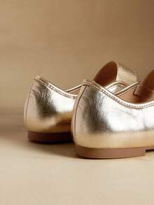 Rosivie 女士时尚休闲通勤金属色平底鞋