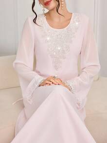 Al Najma 女士优雅、奢华、精致的日常/通勤连衣裙，饰有刺绣、亮片、仿亮片、蕾丝拼接细节，粉色阿拉伯风格 - 淺粉色 - 查看 1