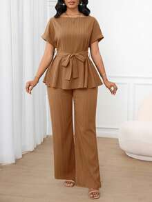 SHEIN Lady 女士纯色休闲优雅通勤提花面料两件套，宽松腰身A字下摆，短袖上衣搭配宽松直筒裤，适合春、夏、秋季穿着，可作度假装、女士办公室装、返校装、教堂装、外出装、机场通勤装等。 - 卡其色 - 查看 6