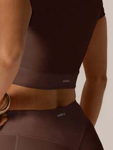 Aralina 休闲运动套装，撞色设计，可爱夏季上衣搭配骑行短裤，是夏季度假或机场穿搭的完美之选。 - 巧克力棕 - 查看 3