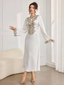 Al Najma 时尚新款重工刺绣领口奢华提花阿拉伯连衣裙 - 白色 - 查看 5