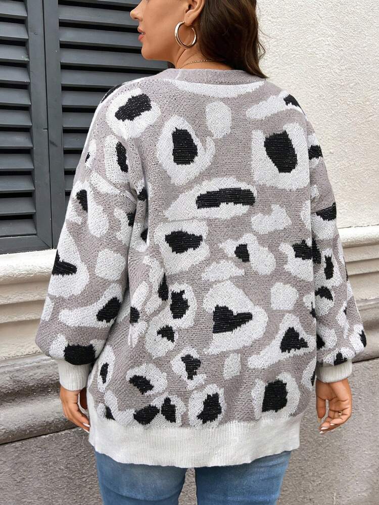 SHEIN LUNE 大码女式休闲家居美式温暖柔软灰色豹纹图案宽松落肩袖秋冬开衫商务休闲女士、度假装、乡村上衣 - 彩色 - 查看 2