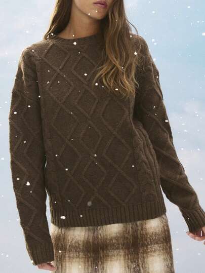 Nöista Warm Brown Cable-Knit Sweater With Diamond And Braided Details, A Timeless Winter Essential Perfect For Layering With Coats, Jeans Or Skirts; Ideal For Cozy Women's Winter Looks, Relaxed Seasonal Styling And Refined Everyday Outfits Throughout The Christmas And New Year Season.