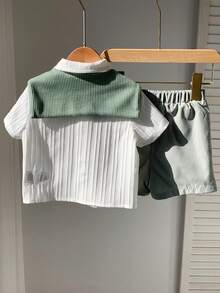 SHEIN Mua 2 tặng 1! Bộ 3 món áo sơ mi sọc tay ngắn dễ thương cho bé trai, quần short xanh lá cây và khăn choàng, phong cách quý ông thích hợp cho tiệc sinh nhật, tiệc tối, biểu diễn, đám cưới, tiệc chào đón em bé, tiệc mừng 1 tháng tuổi, tiệc mừng 1 tuổi, mùa xuân/hè - màu xanh lá - Xem 2