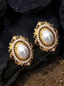 Opalesca Boucles d'oreilles florales vintage élégantes et à la mode en or 18 carats, creuses et ornées de clous. Accessoires de tenue, de mariage/mariée, de bijoux occidentaux, de style féerique/fée, de perle, d'automne/hiver, pour maman/femme/fille/mère, élégantes - Doré - Voir 3