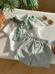 SHEIN Mua 2 tặng 1! Bộ 3 món áo sơ mi sọc tay ngắn dễ thương cho bé trai, quần short xanh lá cây và khăn choàng, phong cách quý ông thích hợp cho tiệc sinh nhật, tiệc tối, biểu diễn, đám cưới, tiệc chào đón em bé, tiệc mừng 1 tháng tuổi, tiệc mừng 1 tuổi, mùa xuân/hè - màu xanh lá - Xem 3