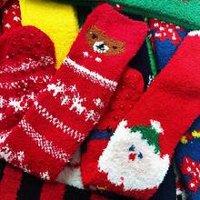 12 pares de calcetines navideños de pelo de coral con diseños animados de animales, calcetines para dormir, peludos, hogareños y para suelo - 12 pares de colores mixtos - Ver 5