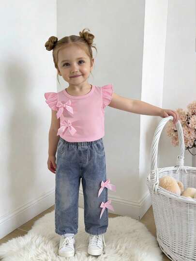 Conjunto de moda elegante y lindo para niñas bebé, blusa de punto suave con mangas abullonadas, pantalones de tela de mezclilla con decoración de lazo 3D, conjunto adorable de alta gama en color rosa, adecuado para uso diario y actividades al aire libre, primavera/verano